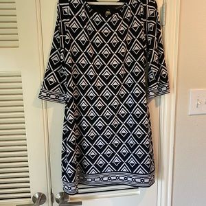 White House Black Market blank and white shift dress size XL. NWT